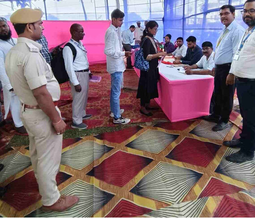 लखीसराय में पोस्टल बैलेट मतदान शुरू, चुनाव ड्यूटी पर तैनात कर्मियों ने किया उत्साहपूर्वक मतदान